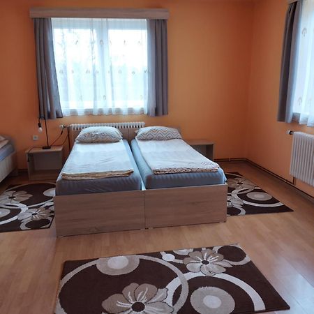 Готель Timi Kulcsoshaz Lazarea Екстер'єр фото