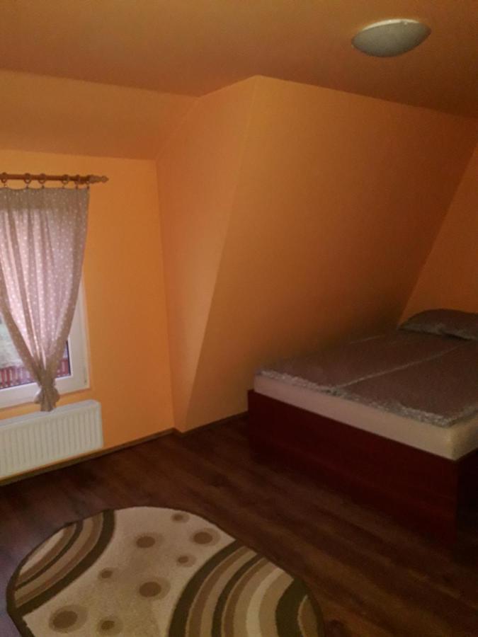 Готель Timi Kulcsoshaz Lazarea Екстер'єр фото