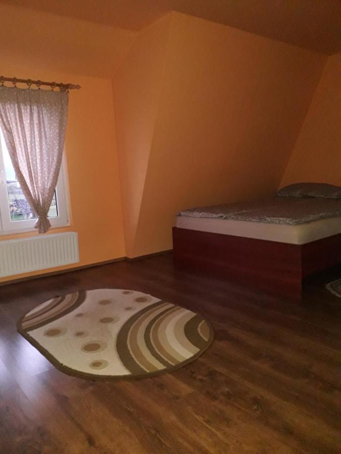 Готель Timi Kulcsoshaz Lazarea Екстер'єр фото